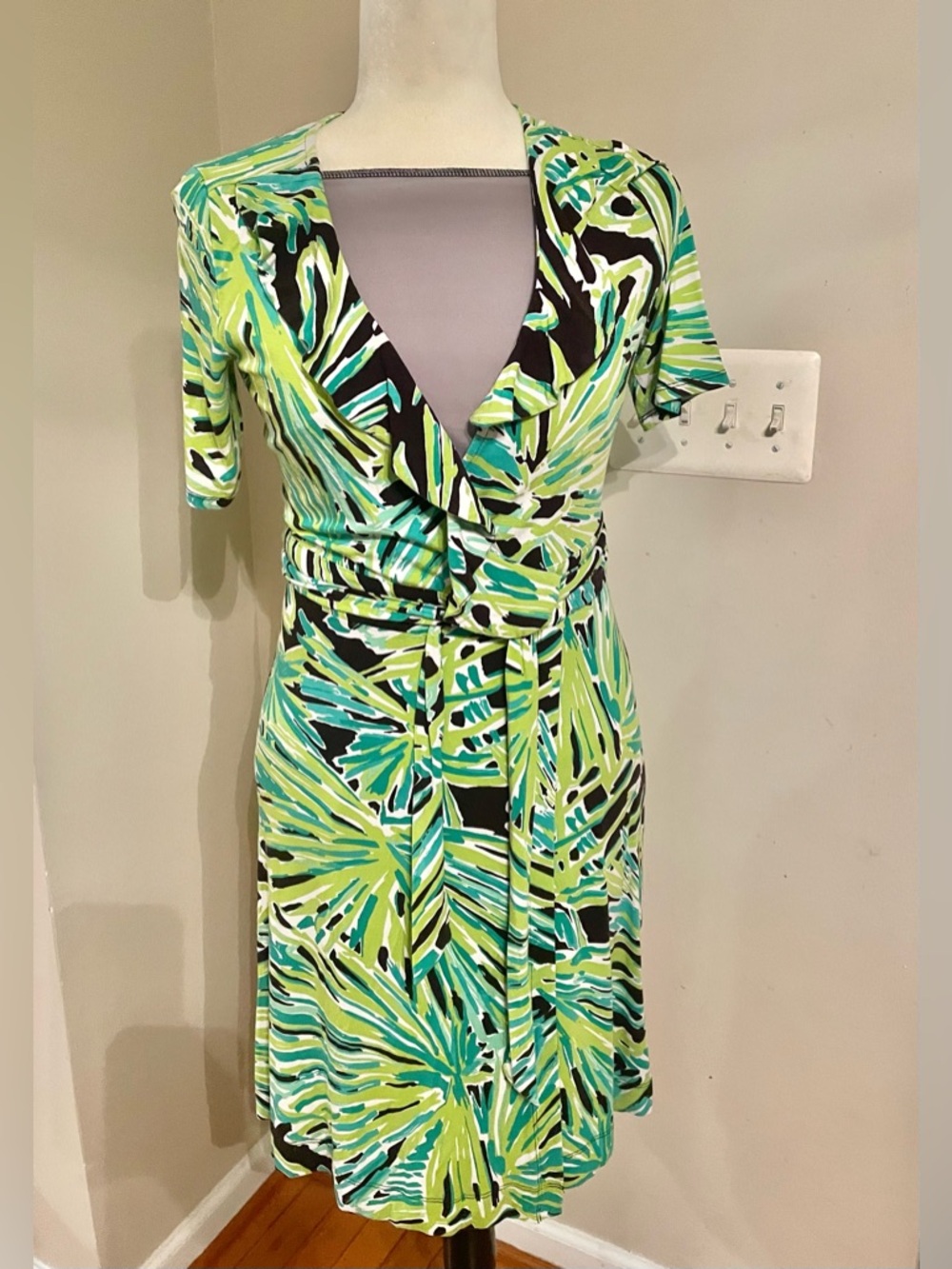 Lilly Pulitzer Wrap Dress Palm Print Stretch Casual Green Black Size S- EUC